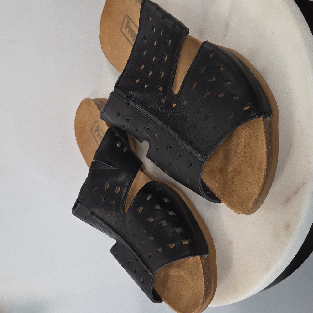 Propet Black Cutout Leather Sandals Size 8.5W